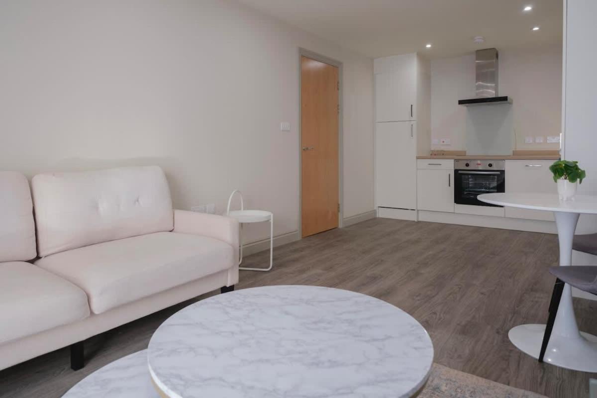 Charming 1-Bedroom Apartment In Leeds City Centre Perfect For Couples Or Solo Travelers Bagian luar foto