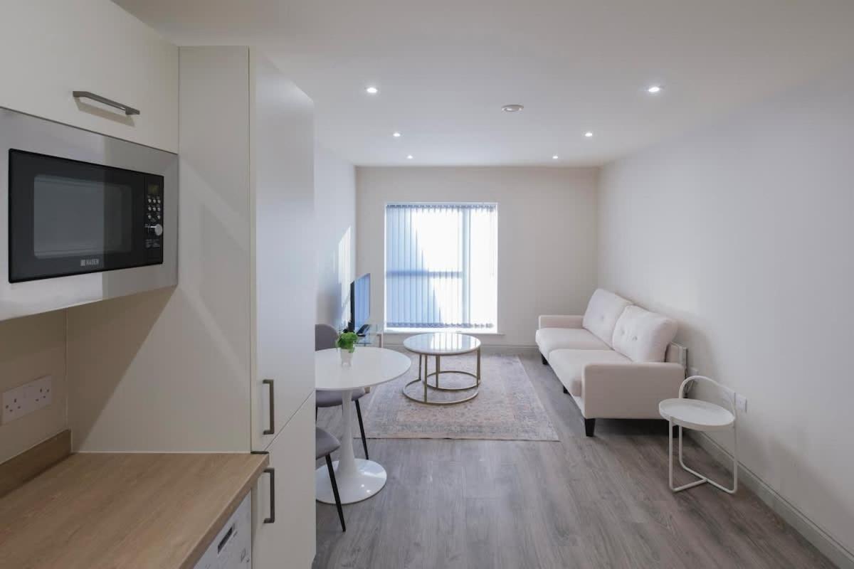 Charming 1-Bedroom Apartment In Leeds City Centre Perfect For Couples Or Solo Travelers Bagian luar foto